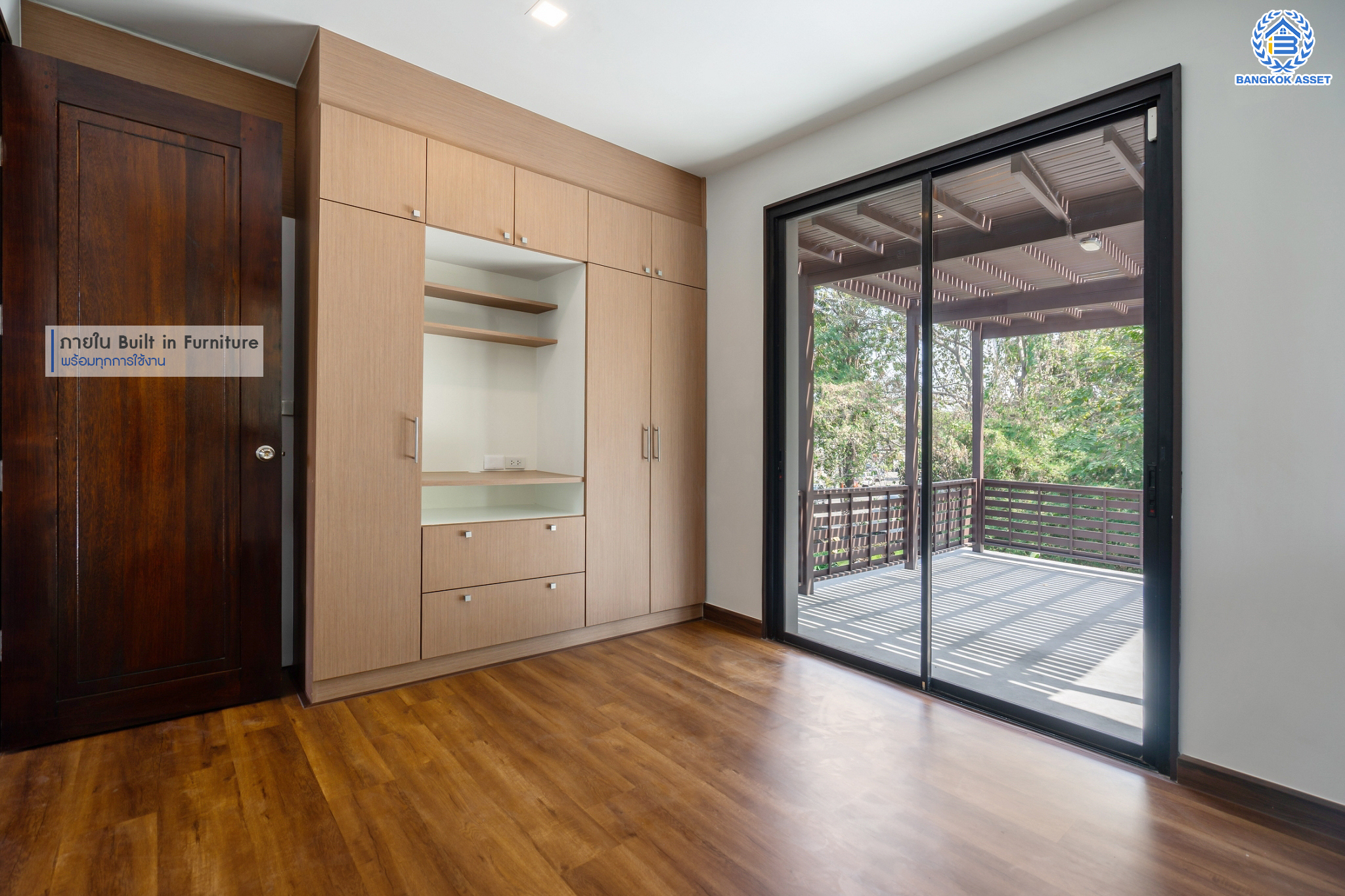 บ้านมือสองตกแต่งใหม่ ม.นราวัลล์ เกษตร-นวมินทร์ บ้านเดี่ยวหลังมุม เนื้อที่ 54.2 ตร.ว. ฟังก์ชันรวม 4 ห้องนอน 3 ห้องน้ำ 1 ห้องอเนกประสงค์ จอดรถได้ 2 คัน กว้างขวาง Built in Furniture พร้อมทุกการใช้งาน บนทำเลใจกลางเมือง! เชื่อมต่อทั้ง ถนนนวมินทร์, ถนนนวลจันทร์, ถ.ลาดพร้าว, ถ.รามอินทรา ใกล้ The Walk เกษตรนวมินทร์, ทางด่วนรามอินทรา และรถไฟฟ้าสายสีน้ำตาล "สถานีนวลจันทร์"